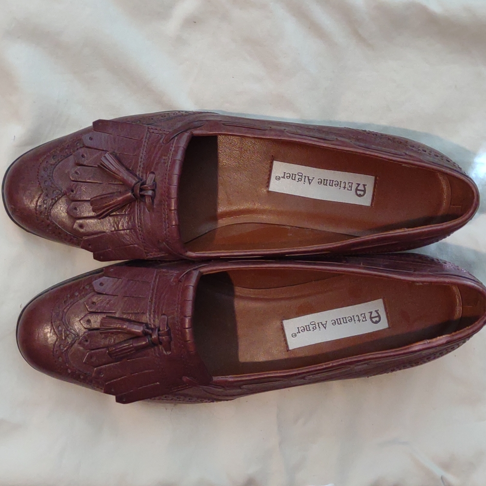 Etienne Aigner burgundy leather loafers in size 8.5 M